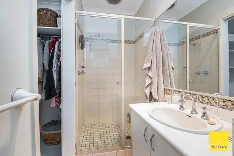 Property photo of 11 Button Street Strathdale VIC 3550
