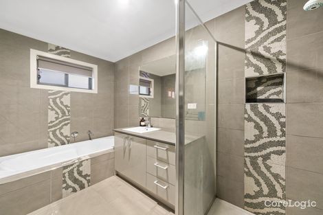 Property photo of 43 Como Parade Clyde North VIC 3978
