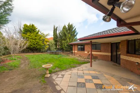 Property photo of 22 Dillwynia Crescent Jerrabomberra NSW 2619