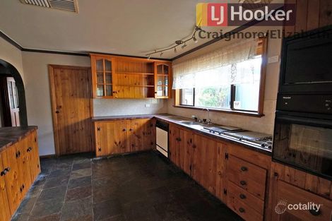 Property photo of 27 Otama Court Craigmore SA 5114