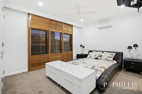 Property photo of 11 River Cove Place Helensvale QLD 4212