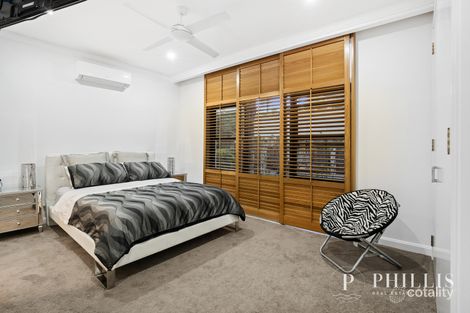 Property photo of 11 River Cove Place Helensvale QLD 4212