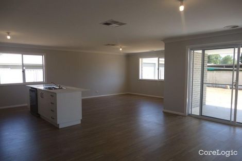 Property photo of 2/3 Craft Street Lake Albert NSW 2650