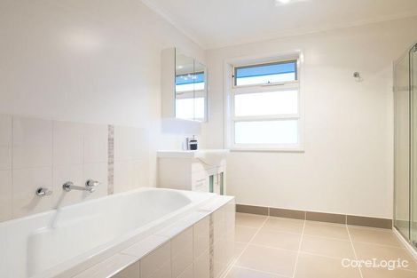 Property photo of 2/8 Moffatt Crescent Hoppers Crossing VIC 3029