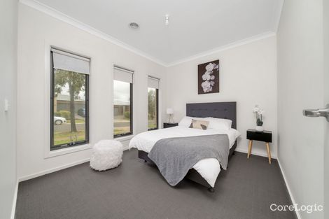 Property photo of 40 Grovedale Way Manor Lakes VIC 3024