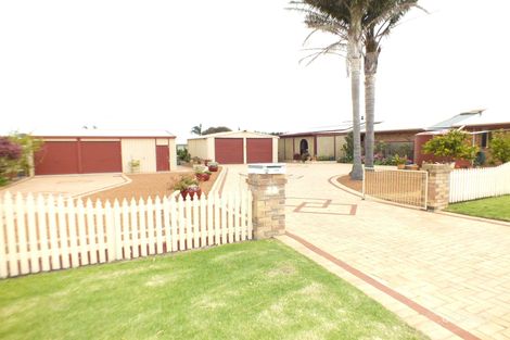 Property photo of 23 Granada Crescent Orana WA 6330