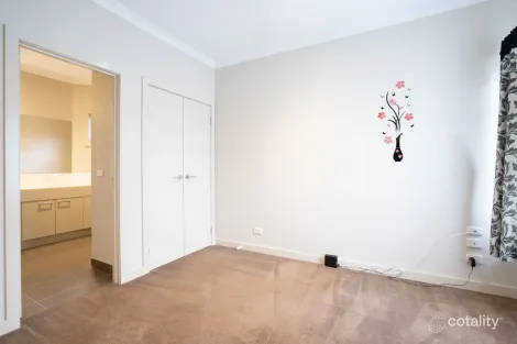 Property photo of 1/26-28 Boldrewood Parade Reservoir VIC 3073