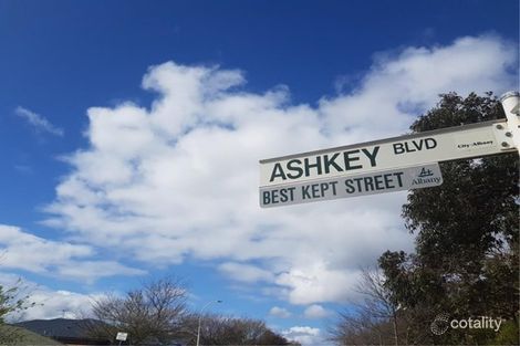 Property photo of 4 Ashkey Boulevard Yakamia WA 6330