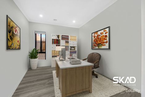 Property photo of 43 Madura Promenade Mickleham VIC 3064