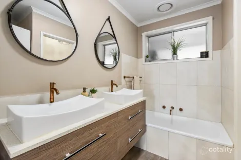 Property photo of 13 Barringun Crescent Clayton South VIC 3169