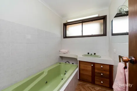 Property photo of 21 Bolton Drive Kennington VIC 3550