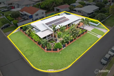 13 Peterson St, Scarborough, QLD 4020