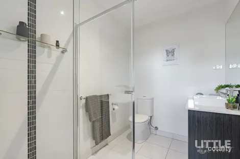 Property photo of 5 Doonhamer Place Clyde North VIC 3978