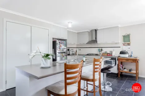 Property photo of 10 Symbester Crescent Eaglehawk VIC 3556