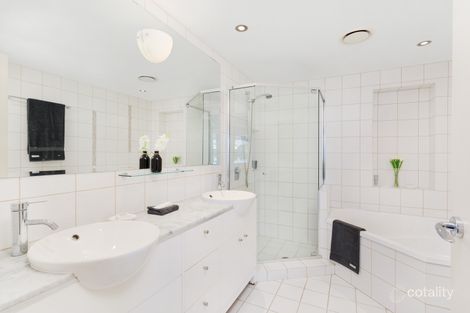 Property photo of 303/1 Holman Street Kangaroo Point QLD 4169