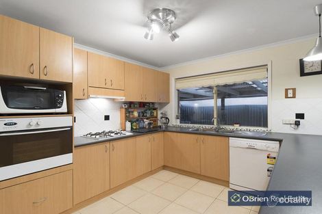 Property photo of 14 Oak Post Place Cranbourne East VIC 3977