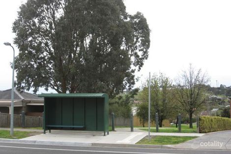 24i Bournevale Dr, Berwick, VIC 3806