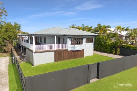 28 Dayman St, Urangan, QLD 4655