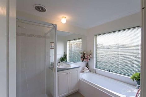 Property photo of 38 The Crest Attwood VIC 3049