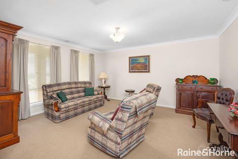 Property photo of 21 Kaloona Drive Bourkelands NSW 2650