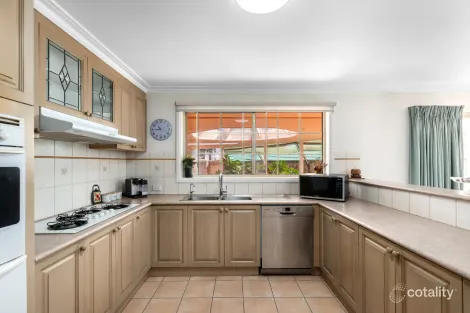 Property photo of 40 Rosenthal Crescent Reservoir VIC 3073