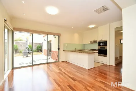 7 Orcades Mews, Port Melbourne, VIC 3207