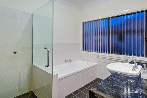 Property photo of 10 White Fig Place Thornlands QLD 4164