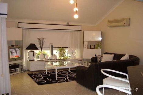 Property photo of 4 Lakeshore Drive Helensvale QLD 4212