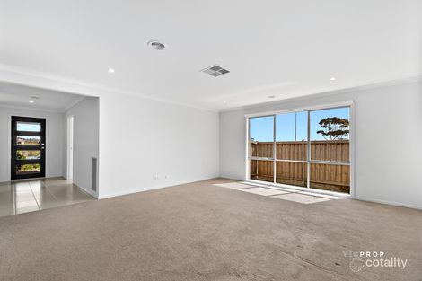 Property photo of 11 Semblance Drive Tarneit VIC 3029