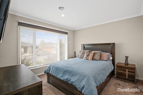 Property photo of 8 Punt Way Clyde VIC 3978