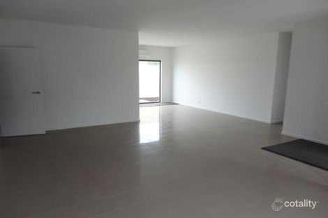 Property photo of 2/102 Brindalee Way Hillside VIC 3037