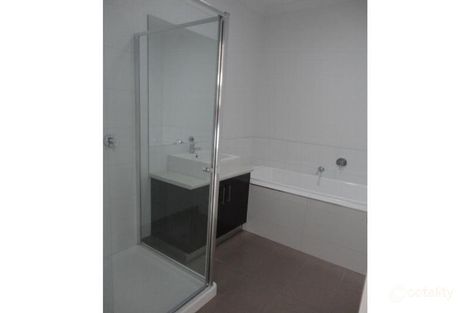 Property photo of 2/102 Brindalee Way Hillside VIC 3037