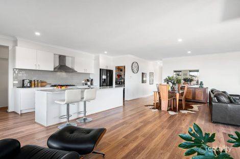 Property photo of 90 Retreat Crescent Sunbury VIC 3429