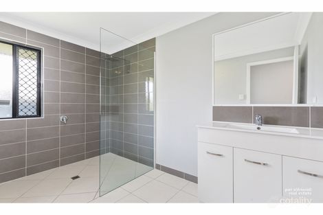Property photo of 2 Leitrim Court Parkhurst QLD 4702