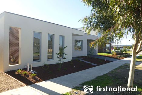 1 Canmore St, Cranbourne East, VIC 3977