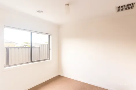 Property photo of 39 Coolamon Drive Craigieburn VIC 3064