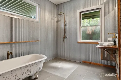 Property photo of 28 Malcolm Street Mansfield VIC 3722