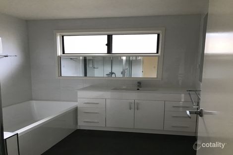 Property photo of 50 Lampard Road Drouin VIC 3818