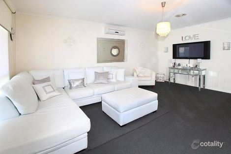 Property photo of 25 Limpopa Square Roxburgh Park VIC 3064