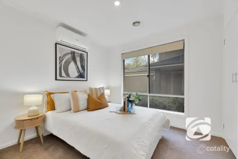 Property photo of 4/55-57 Strathavan Drive Berwick VIC 3806