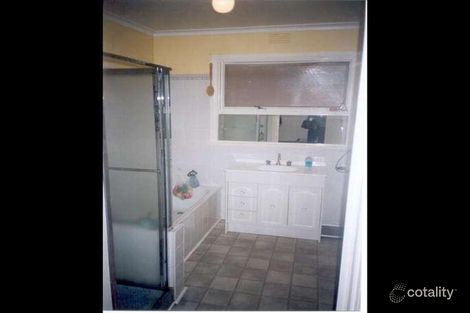 Property photo of 32 Hillside Road Mount Waverley VIC 3149