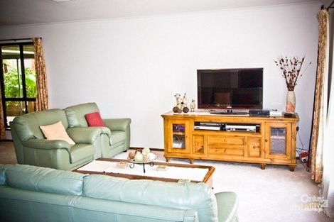 Property photo of 4 Vines Cross Crescent Onkaparinga Hills SA 5163