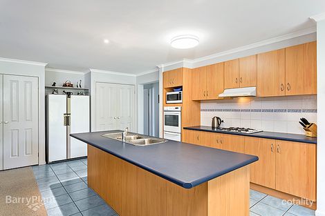 Property photo of 5 Furphy Court Berwick VIC 3806