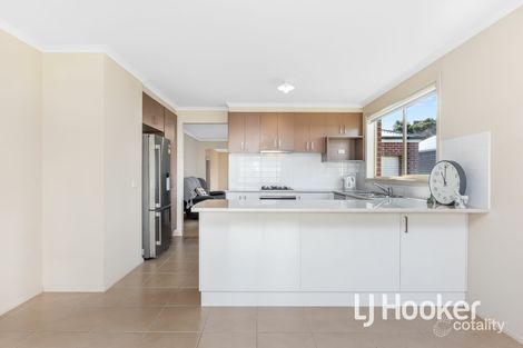 Property photo of 14 Tribuzi Close Pakenham VIC 3810