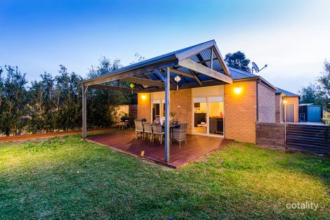 Property photo of 41 Hollington Crescent Point Cook VIC 3030