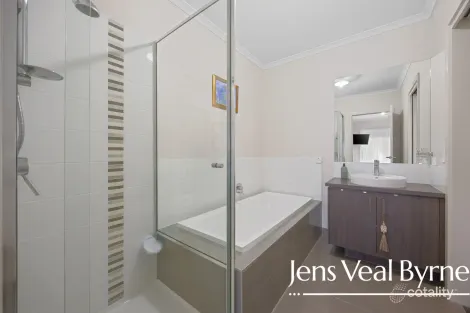 Property photo of 8 Millicent Place Ballarat East VIC 3350