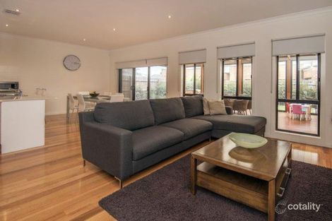 Property photo of 274 The Lakes Boulevard South Morang VIC 3752