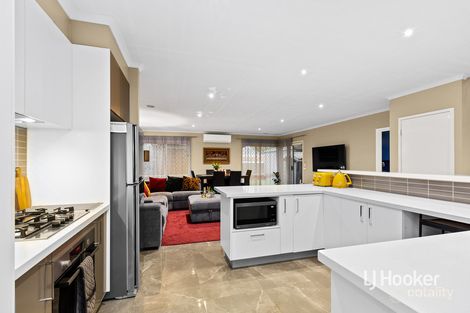 Property photo of 16 McCulloch Walk Point Cook VIC 3030