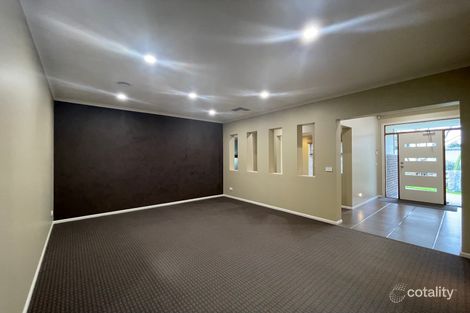 Property photo of 5 Sage Close Point Cook VIC 3030