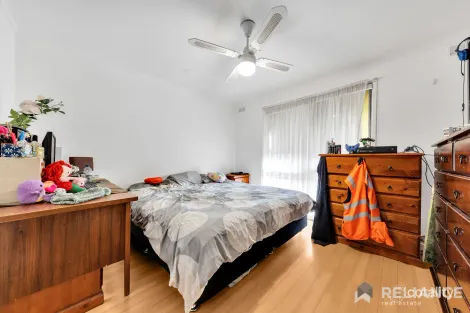 Property photo of 2 Rosapenna Close Sunbury VIC 3429